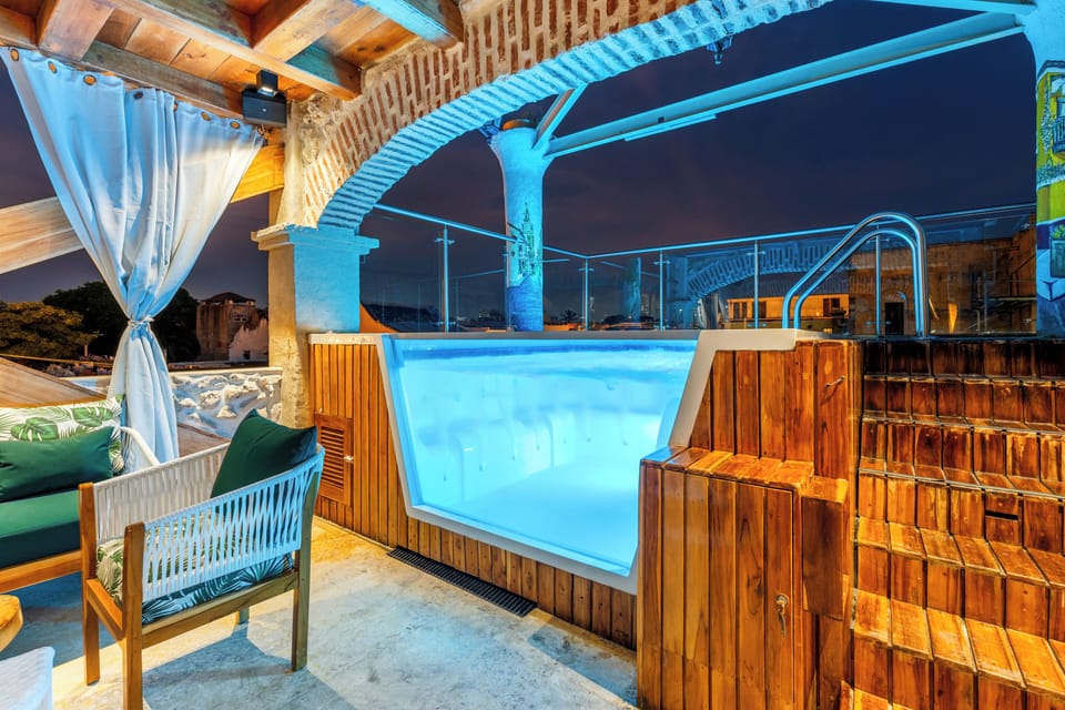 Outdoor spa tub