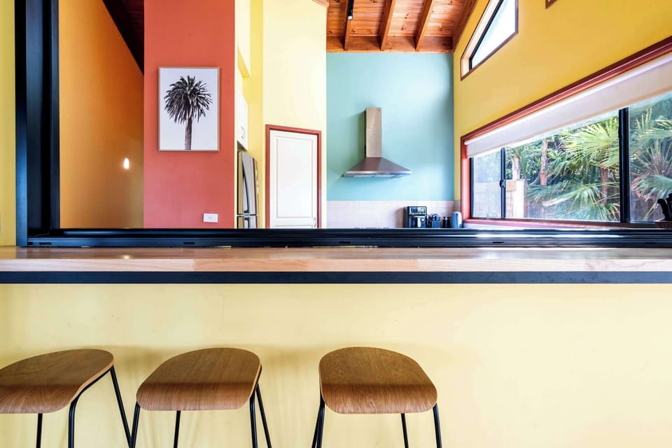 Kitchen breakfast bar