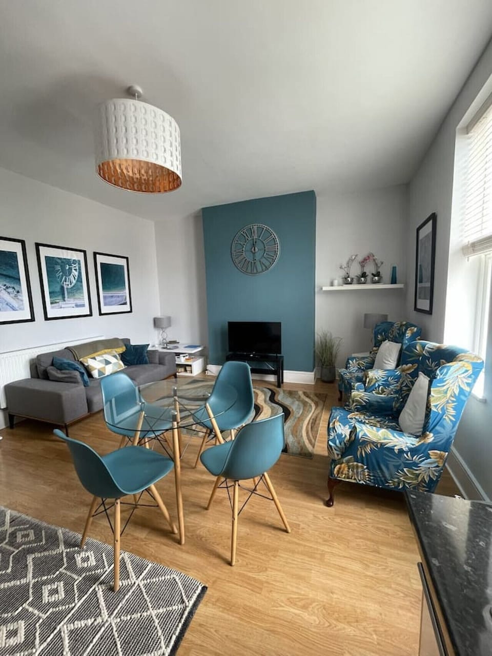 Bright and spacious lounge area