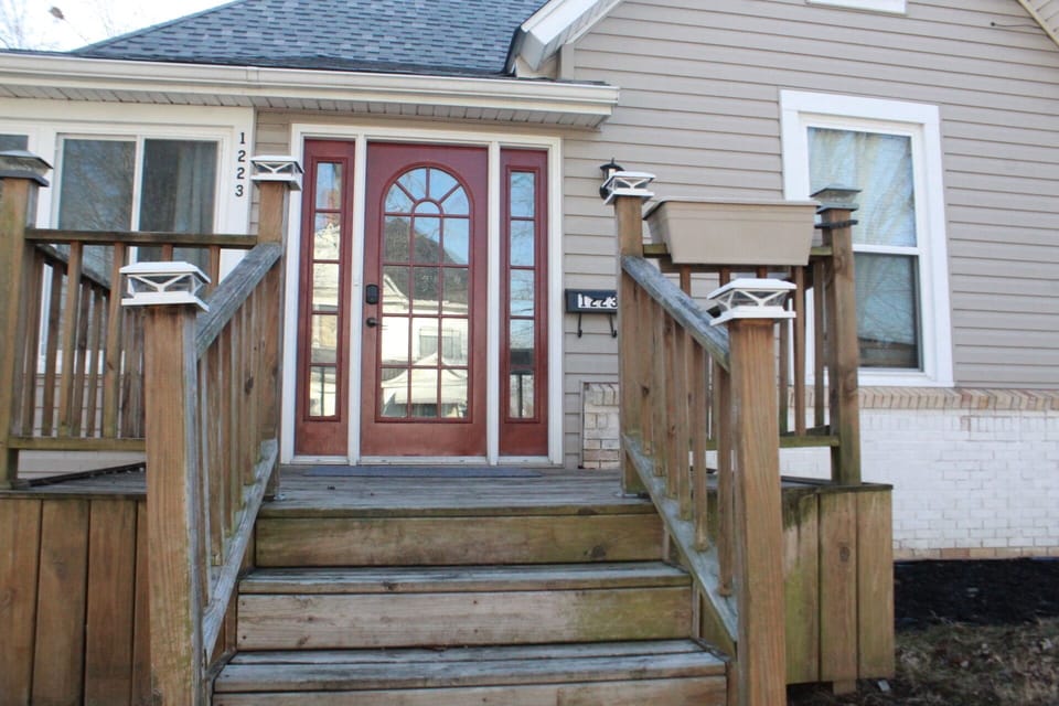 front porch and entry, front stairs. there are only 3 stairs at kitchen entry