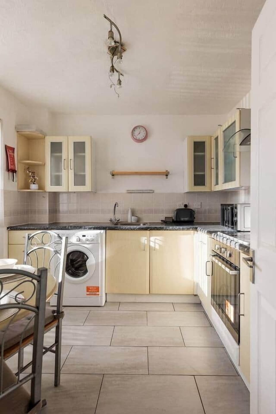 Kitchen / Washer / Breakfast Nook 