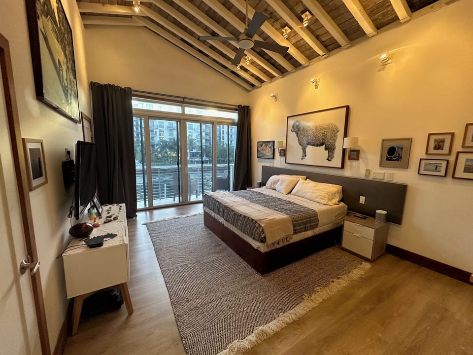 master with King size bed and en suite bathroom