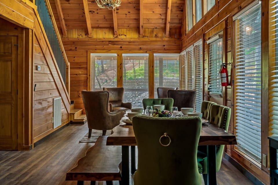 Cabin 2: Living room.