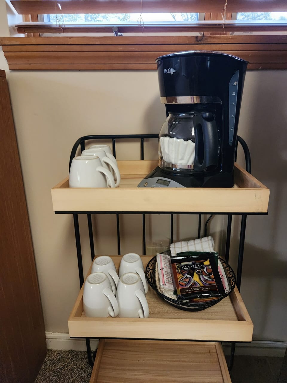 Coffee cart located in the living room. It shows the starter pack of coffee.