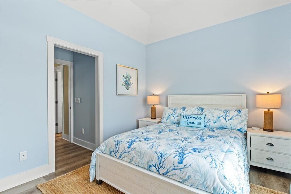 Top Floor Queen Bedroom - wall mounted Smart TV
