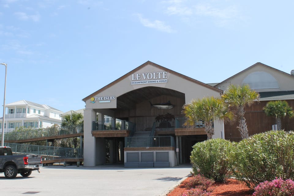 Pool-Isles Beach Club