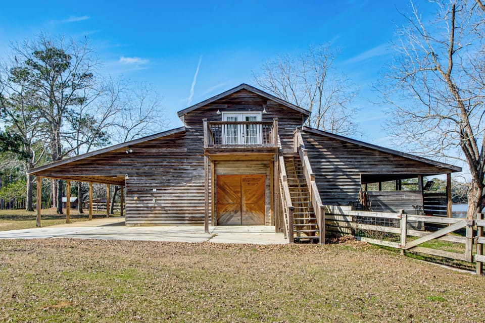 Doerun Vacation Rental | 1BR | 1.5BA | 900 Sq Ft