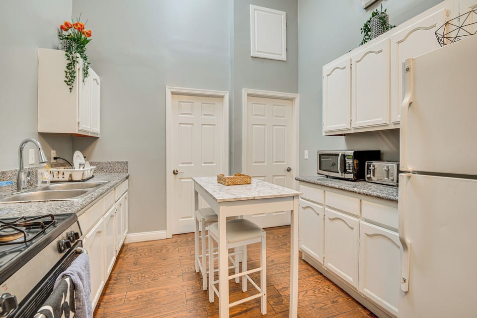 Kitchen | Dishware & Flatware