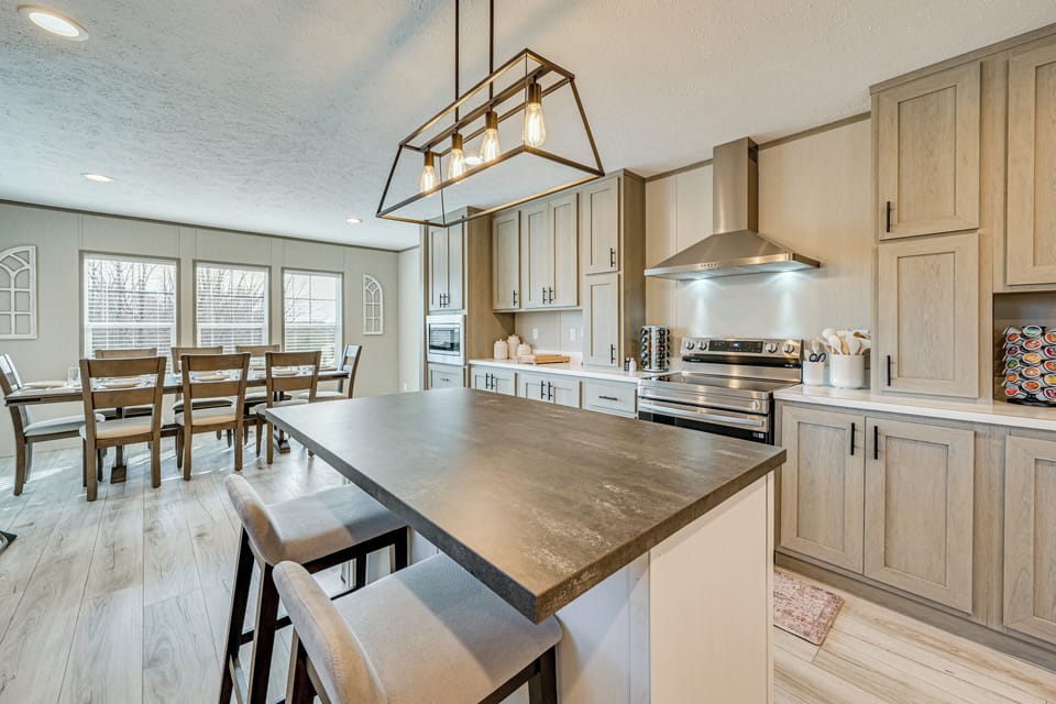 Kitchen & Dining Area