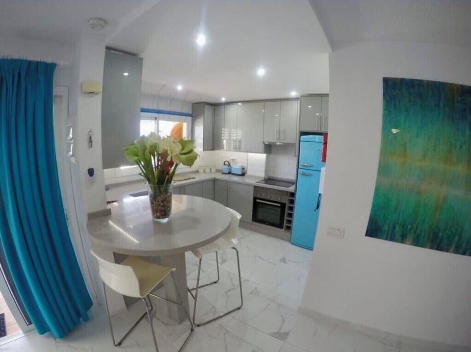 Fully fitted modern kitchen.