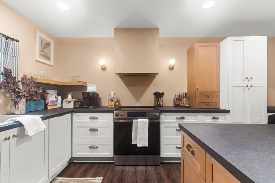 Full kitchen, comfortable and spacious for all your cooking needs.