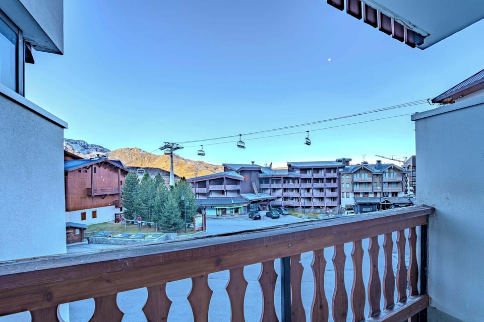Private balcony with panoramic view of ski lifts and Val Thorens slopes — unbeatable ski-in/ski-out location!