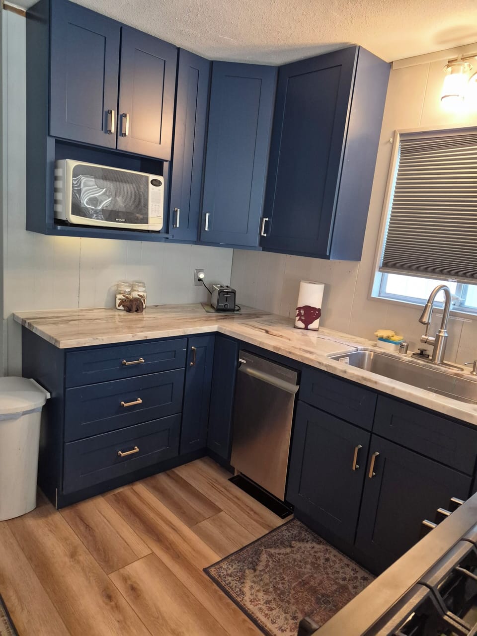 Completely new  open kitchen. Enjoy friends/family in livingroom/ eating area.