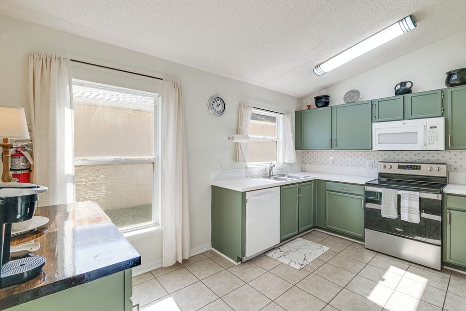 Kitchen | Dishwasher | Microwave