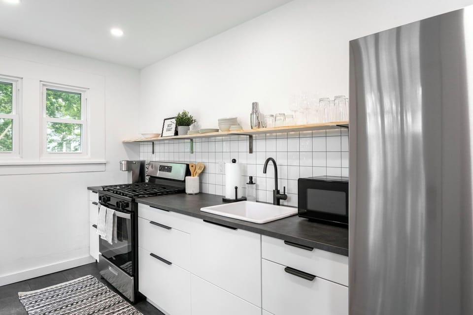 Bright, modern kitchen with everything you need to prepare meals.