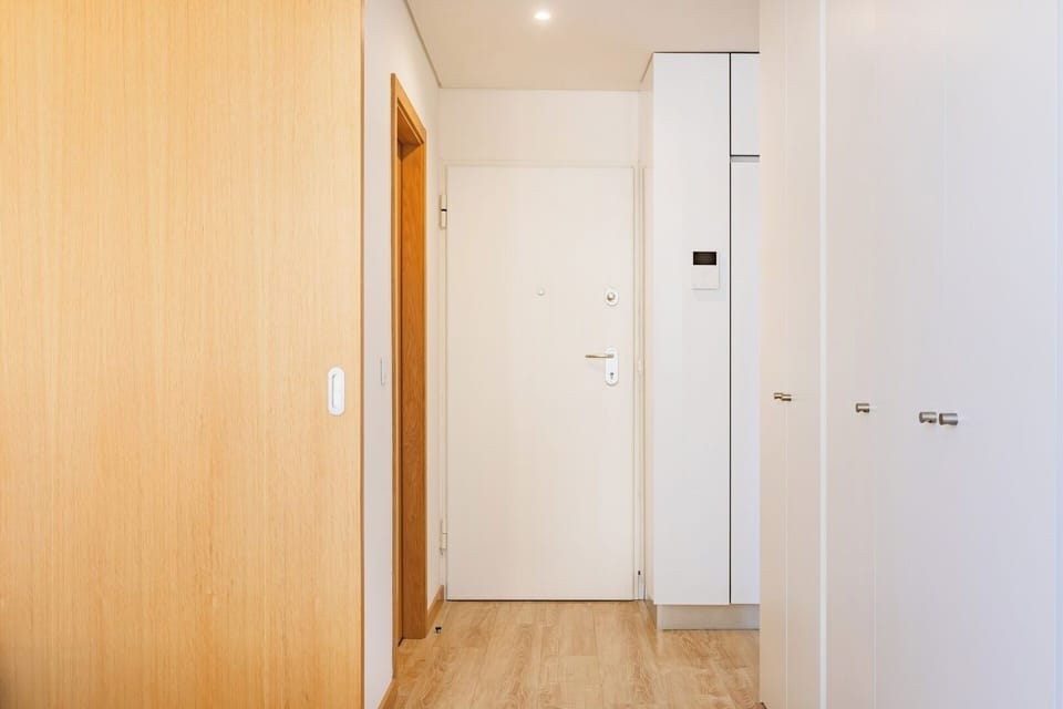 Apartment's entrance hall viewed from the bedroom.
Bathroom access.