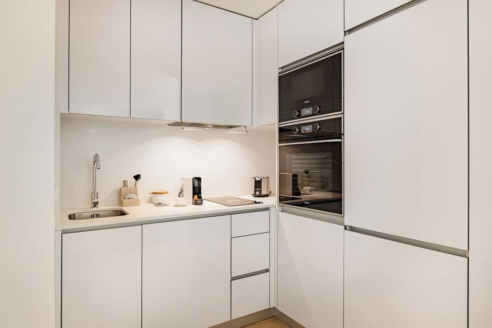 Fully equipped kichenette with washing machine and dishwasher.