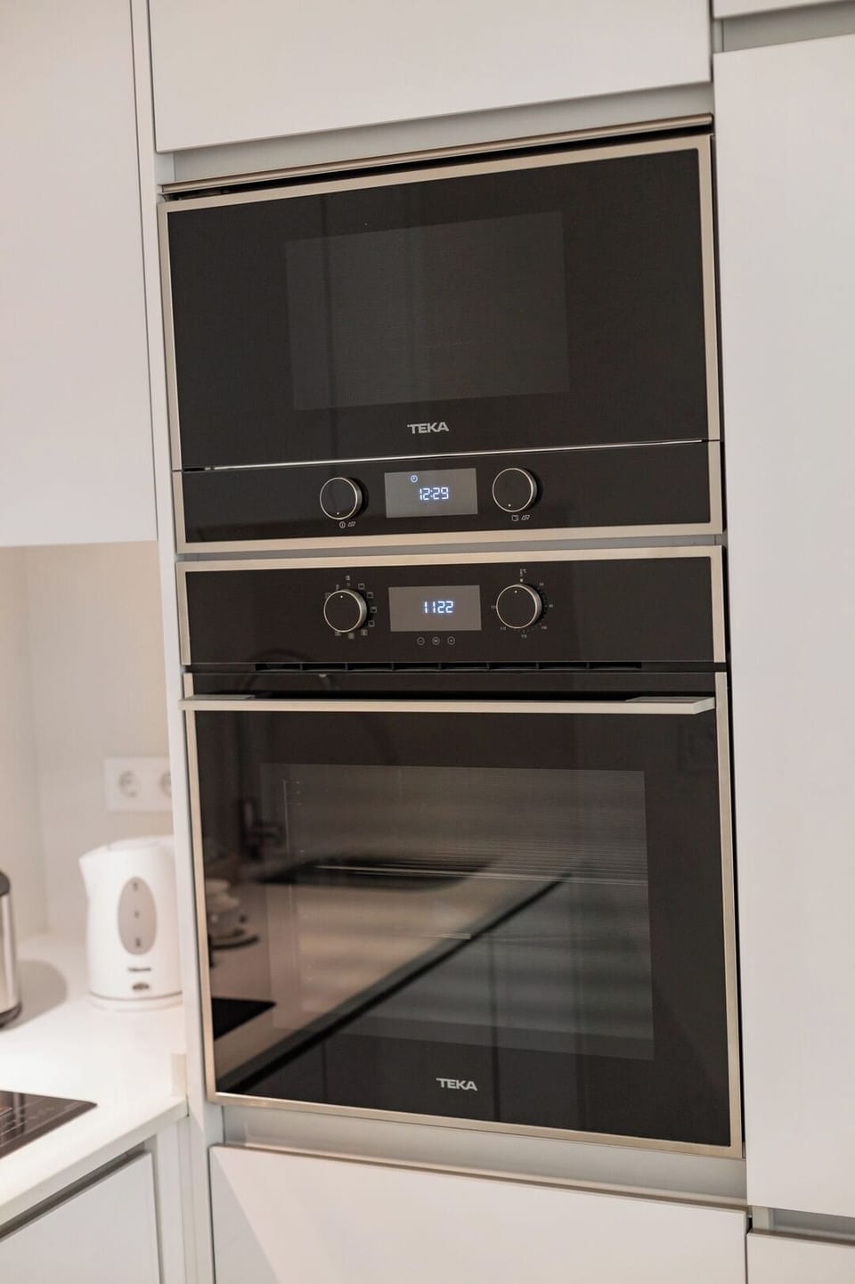 Equipped kitchenette details - oven and microwave.