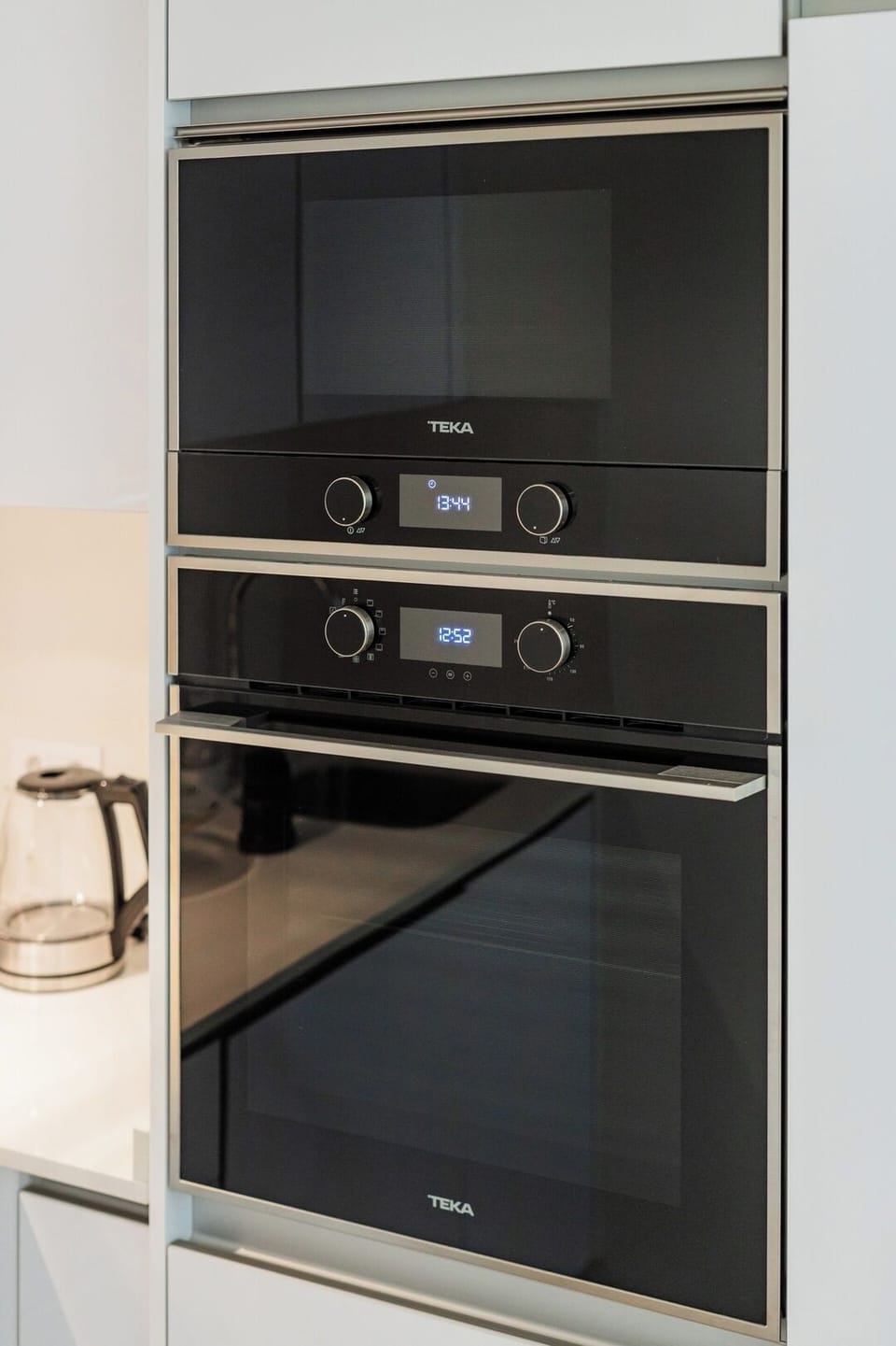 Fully equipped kitchenette with washing machine and dishwasher.