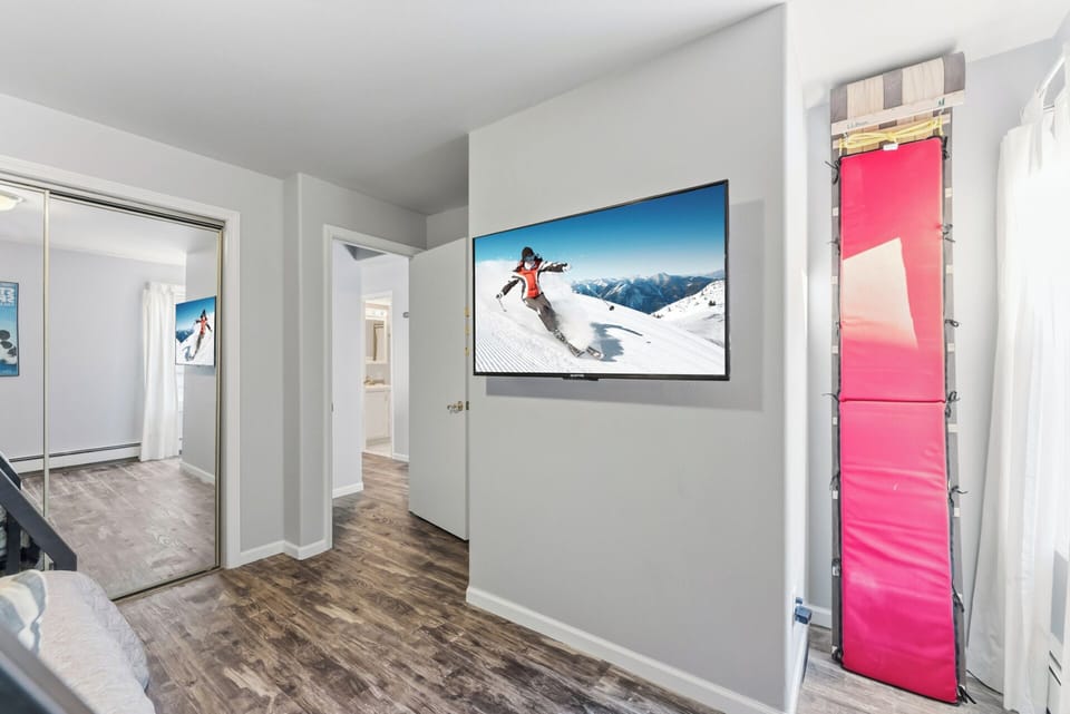 Bedroom 2 - Smart TV