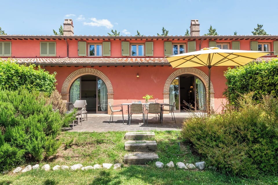 Shrub, Garden, Hacienda, Estate, Landscaping, Yard, Farmhouse, Villa, Backyard, Courtyard