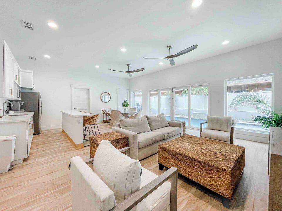 The first floor entertainment room gives you the ability to spend time outside in the pool and hot tub while having easy access to a kitchenette, dining area, full bathroom, and living room. Grill outside and have everything you need just steps away!