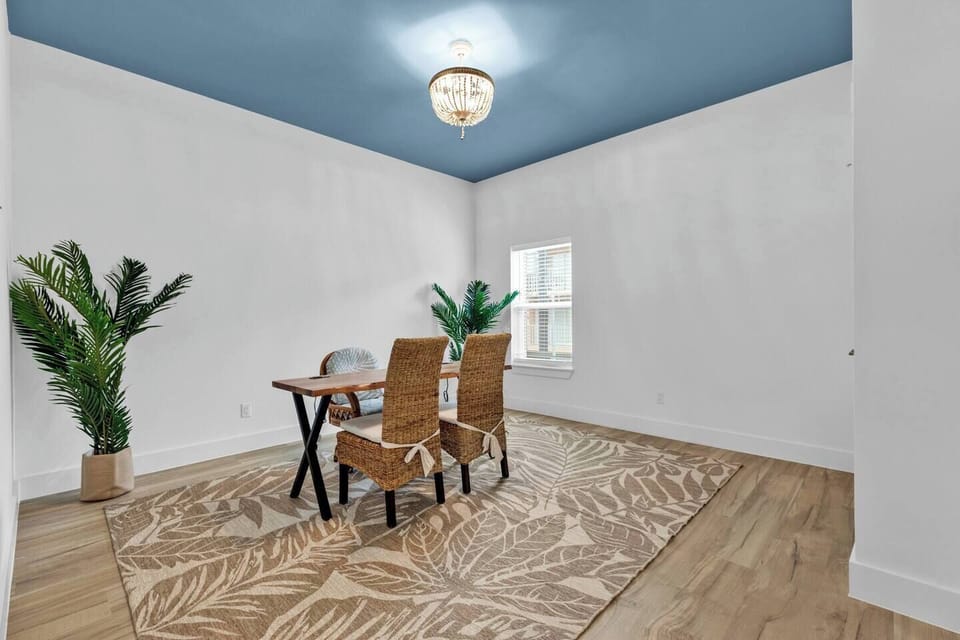 The second floor has a very spacious office for teleworkers. 