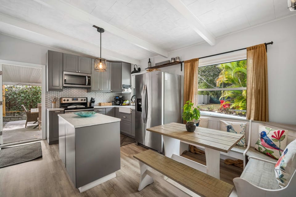 ✨🍽️ Brand-new on Airbnb! Bright, modern kitchen with a spacious island, stainless-steel appliances, and plenty of natural light—perfect for morning coffee ☕ and home-cooked meals.