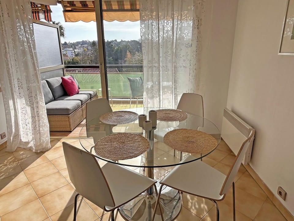 Living room with dining table