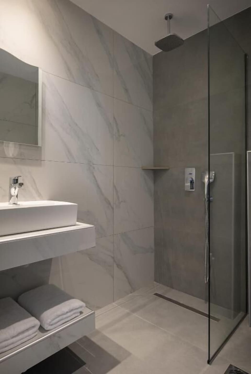Modern Bathroom with Walk-In Shower and Stone-Style Tiles