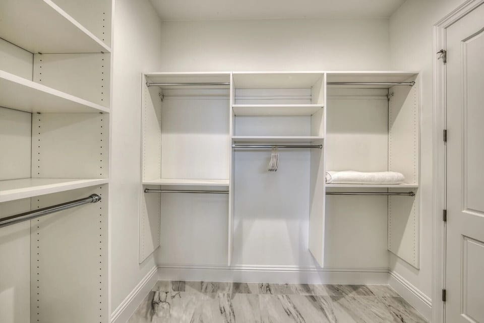 Blue Paradise Primary Walk In Closet