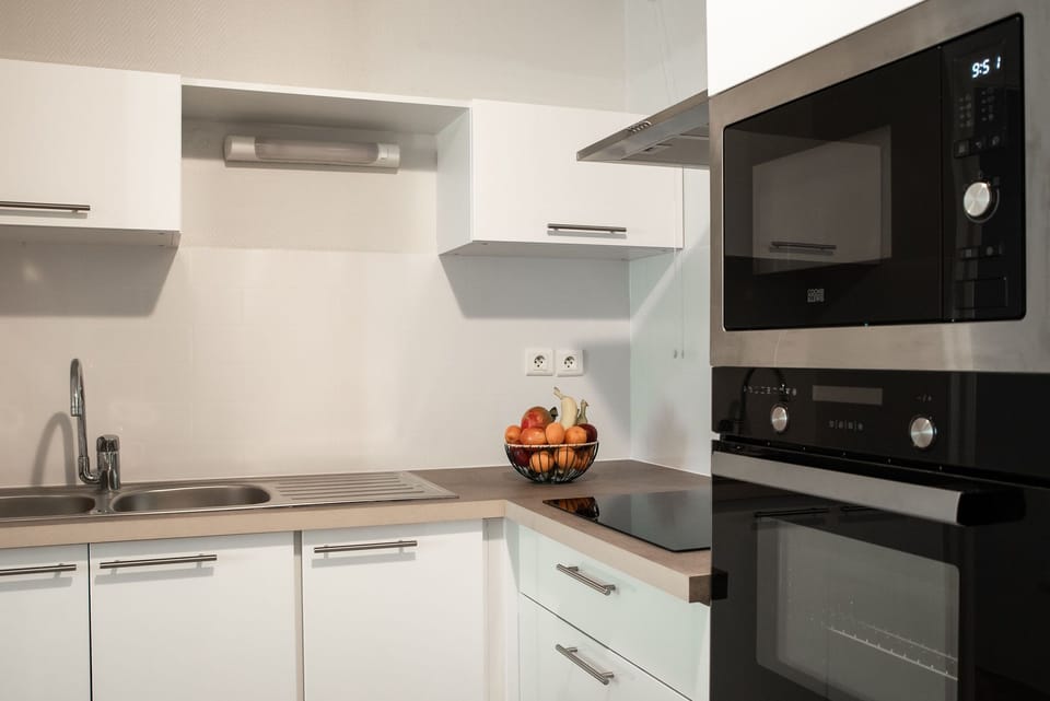 A practical kitchen setup suited for simple, everyday cooking.