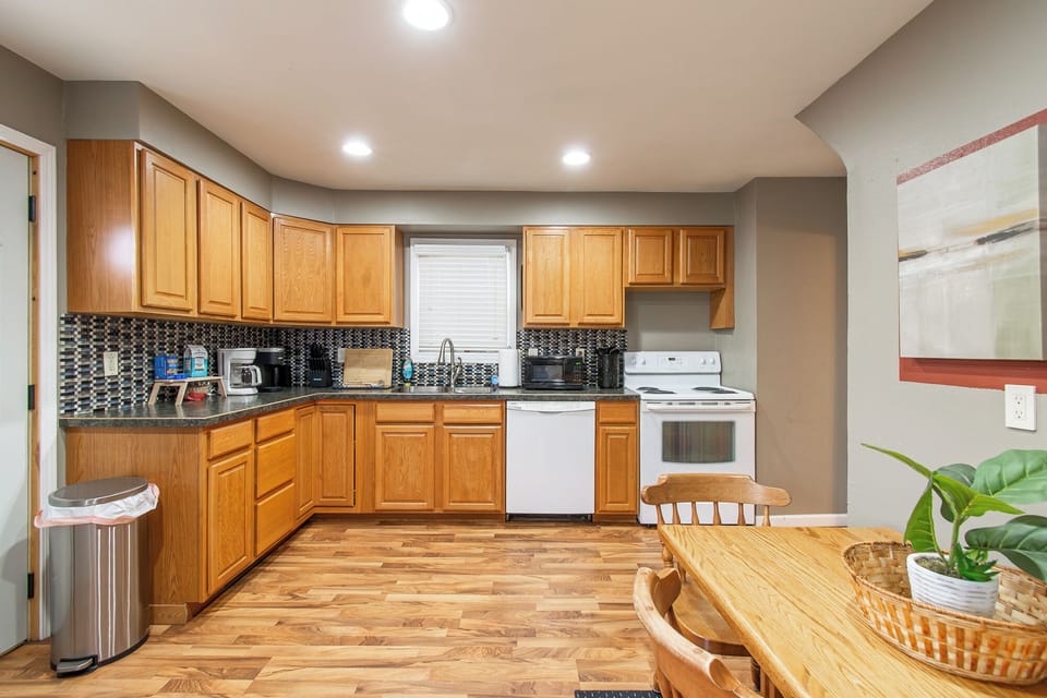 [Kitchen, main floor]