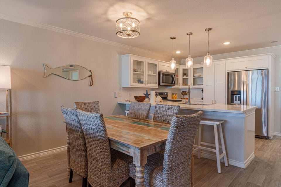 Open dining, easy living