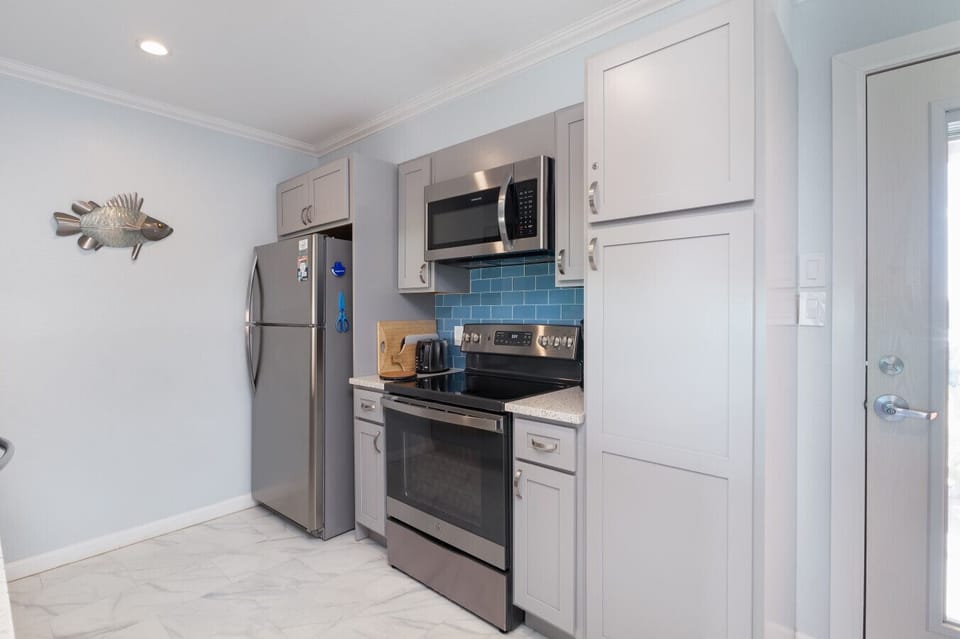 Modern full kitchen