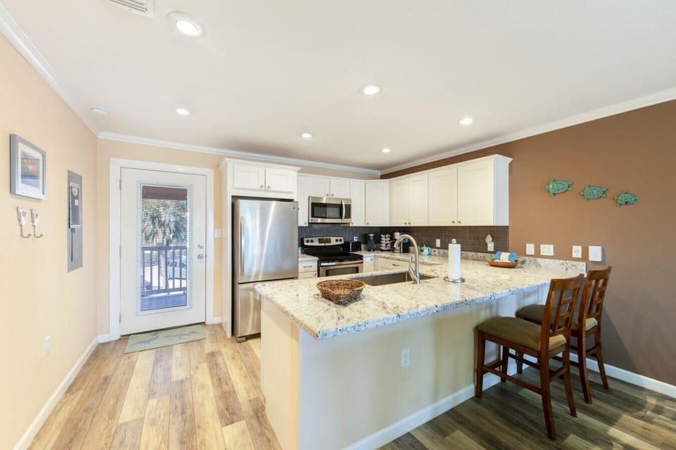 Kitchen with Breakfast Bar