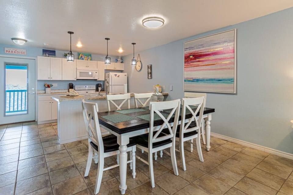 Easy coastal dining