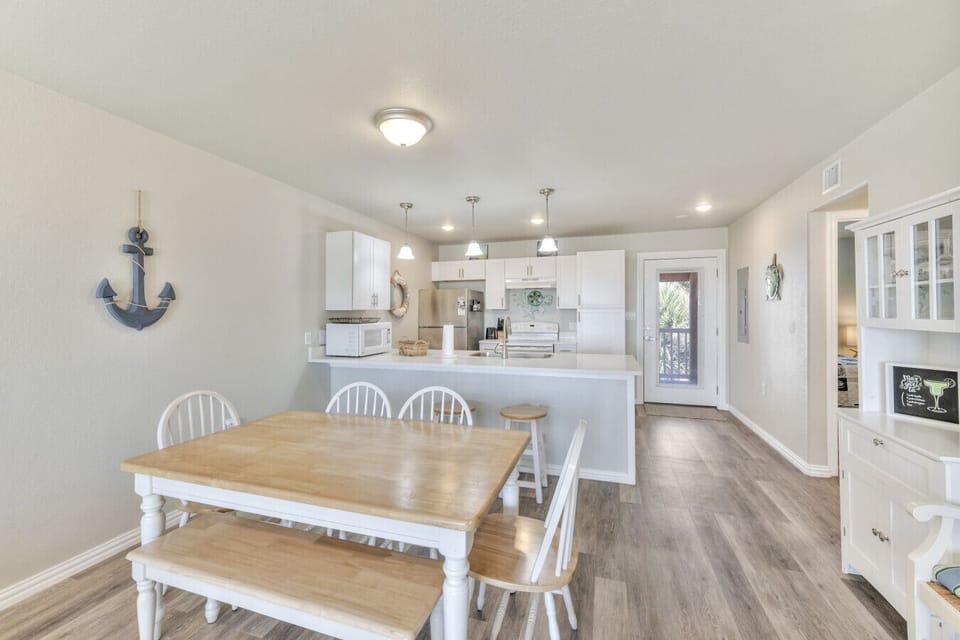 Beachy Dining & Kitchen Space
