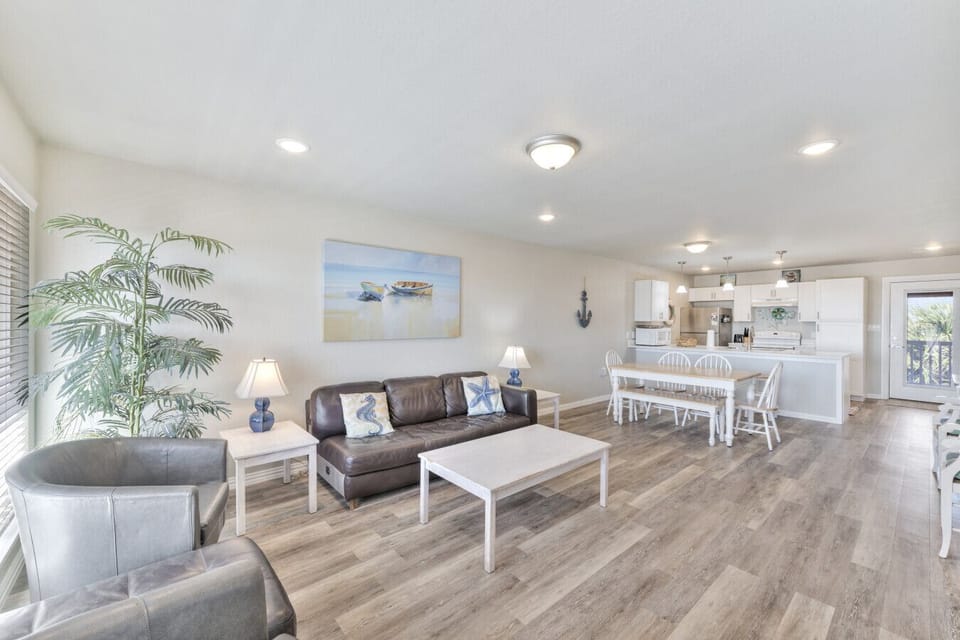 Open Coastal Living Area