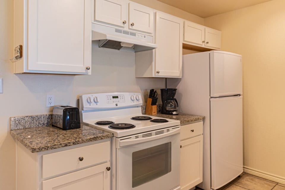 Clean coastal kitchen