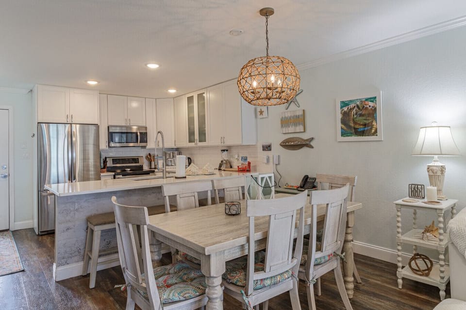 Open kitchen dining