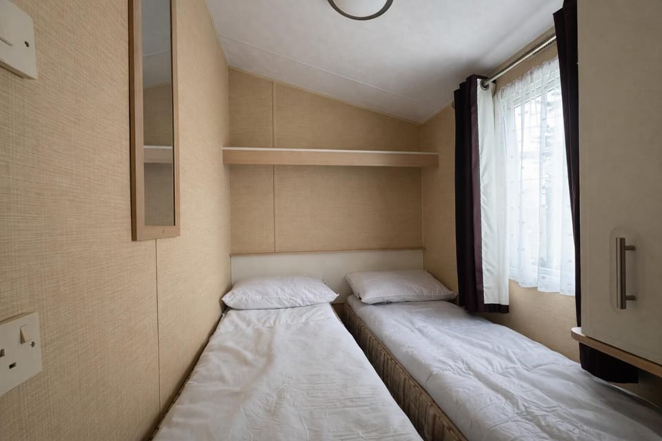 Make your getaway to Essex extra special with a holiday home that combines comfort, style, and a fully equipped kitchen