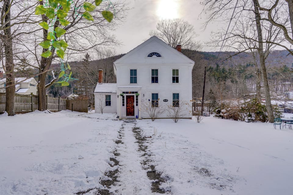 Lee Vacation Rental | Studio | 1BA | 900 Sq Ft | Stairs Required