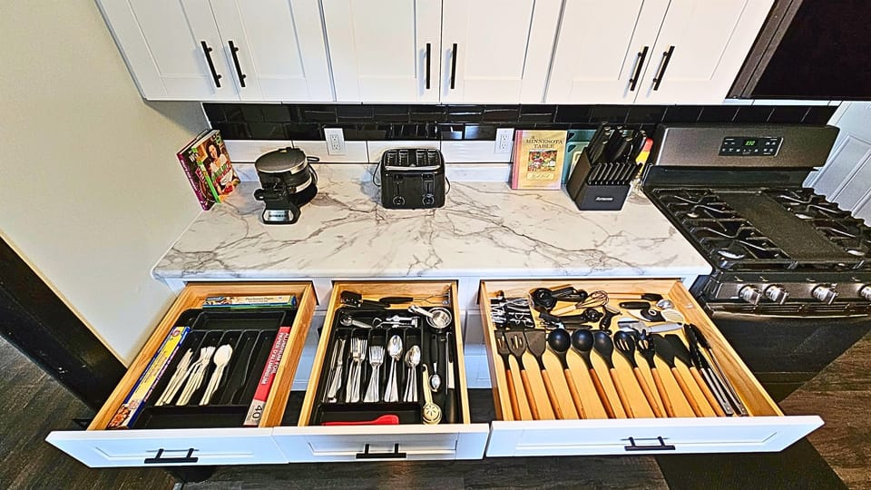 Knives, cutlery, small appliances - even a cookbook to try something new