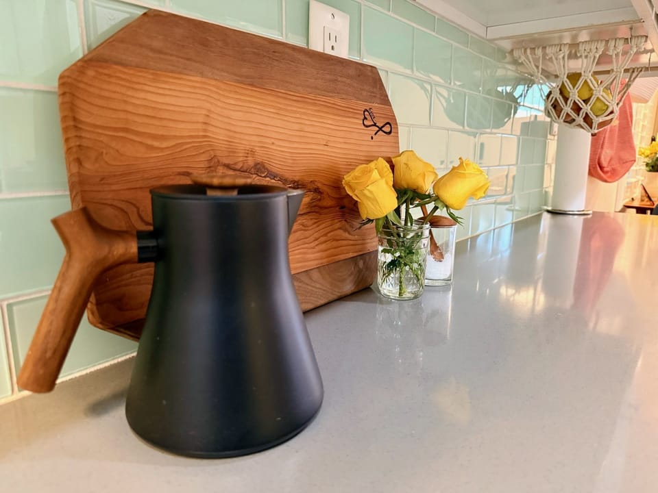 Electric Kettle & Kitchen Counter