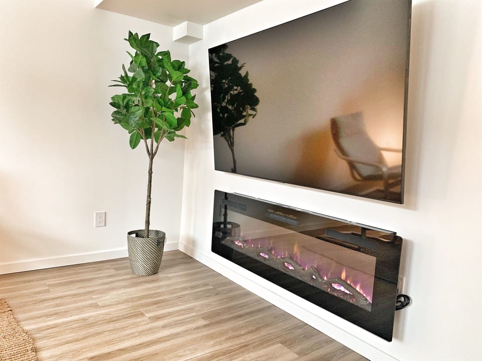 Living area with fireplace and Smart TV for streaming your favourite shows.