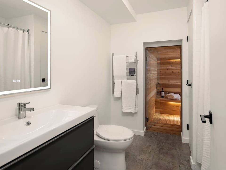 Full bathroom with heated towel bar and easy access to the sauna.