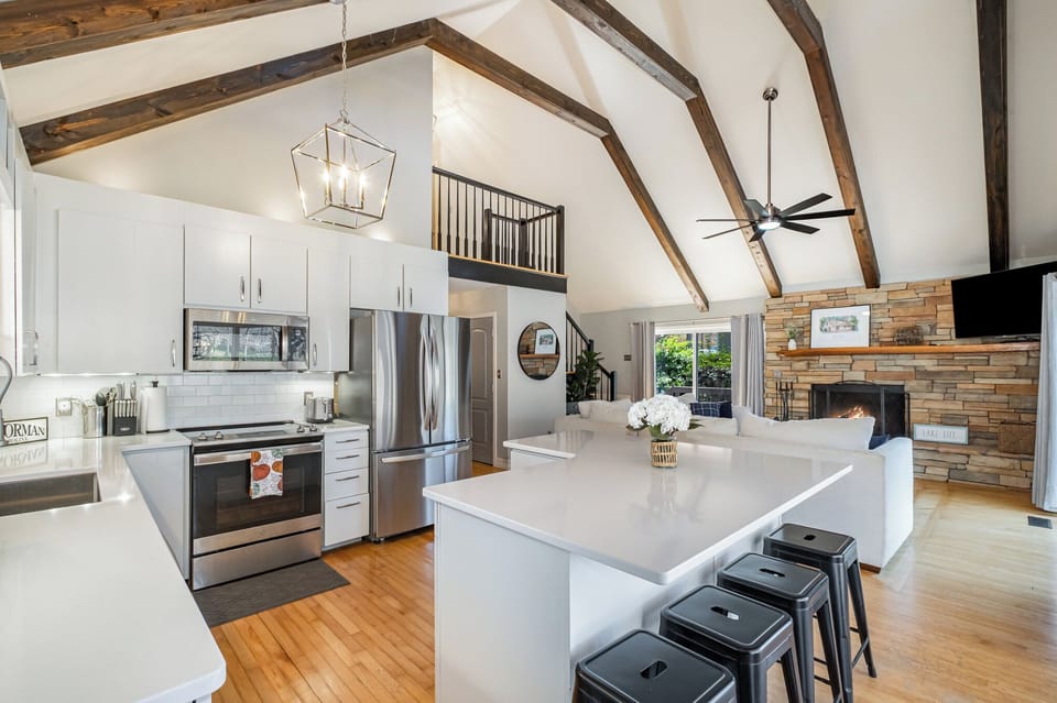 Fully stocked kitchen with island seating for 4.