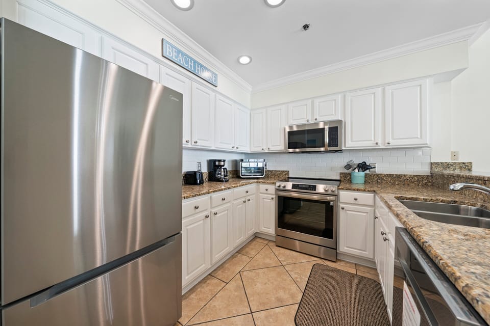 Enjoy this full kitchen with your family. Cook an entire meal or make snacks for movie night.