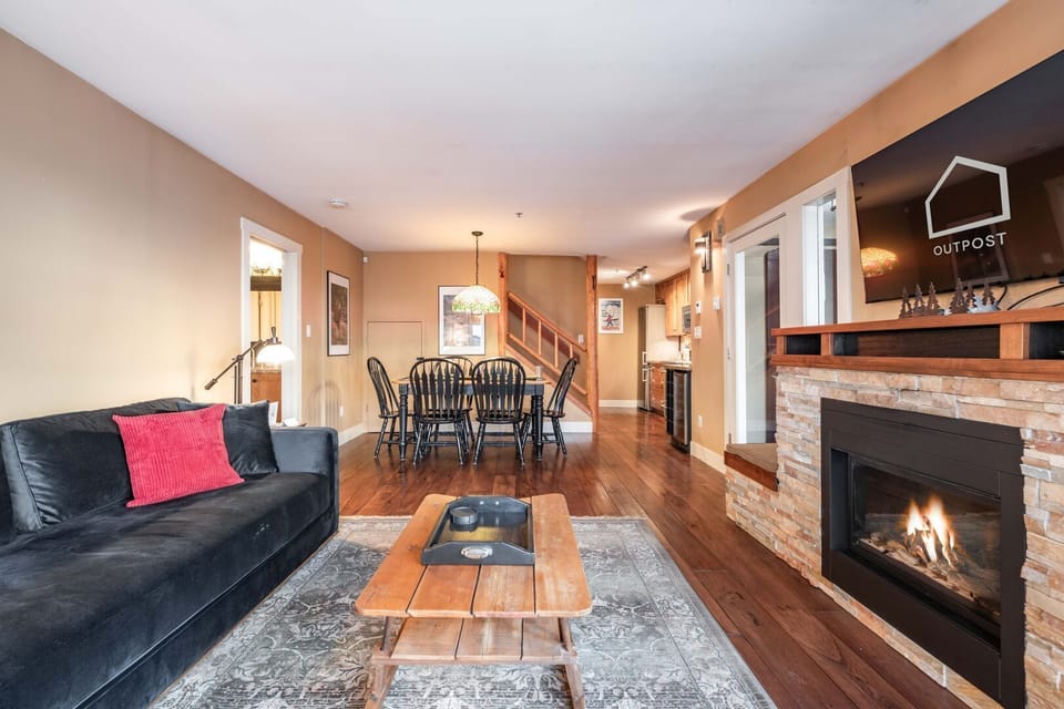 Living area: Queen sofa bed, gas fireplace, smart TV